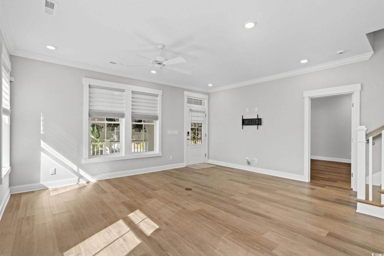 889 Hillmoore Ct. Photo 11