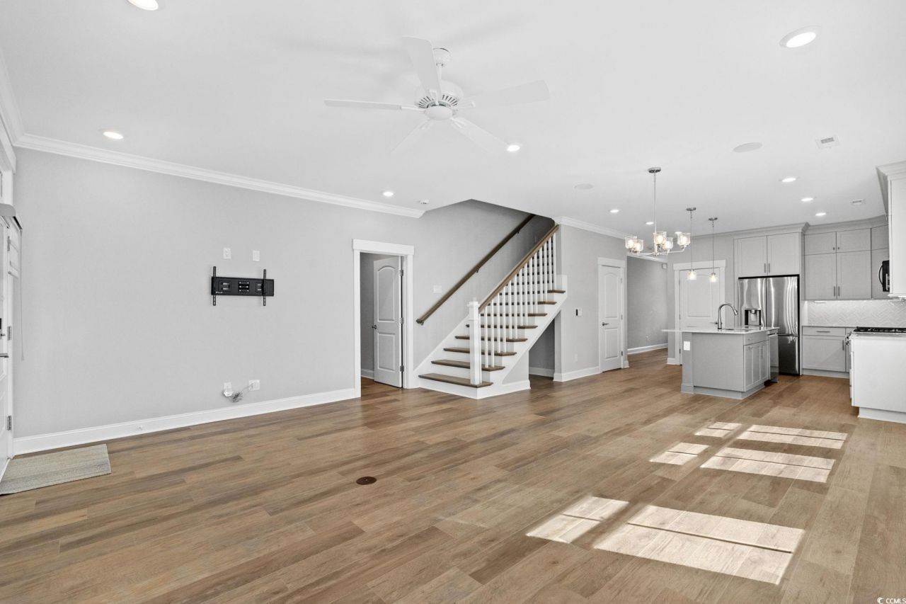 889 Hillmoore Ct. Photo 12