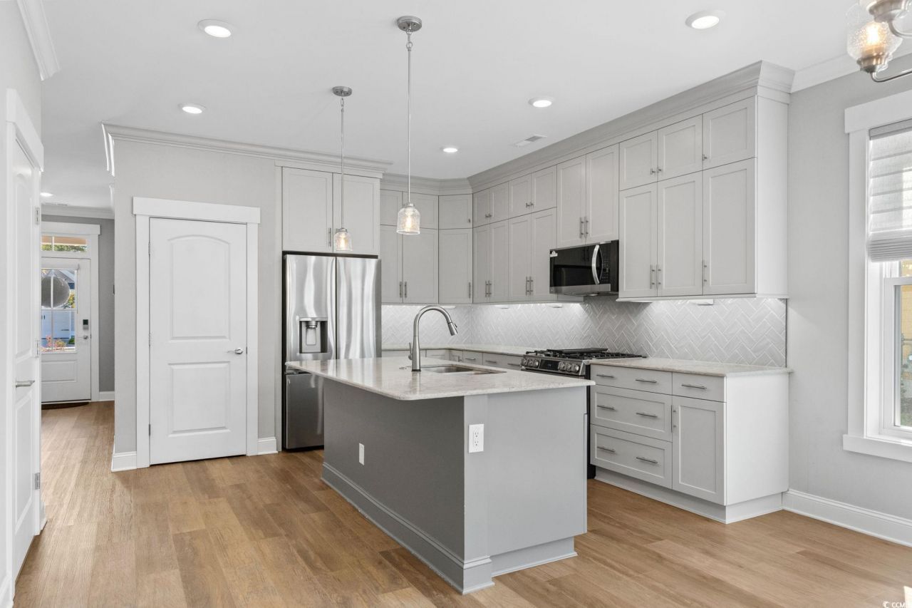 889 Hillmoore Ct. Photo 13