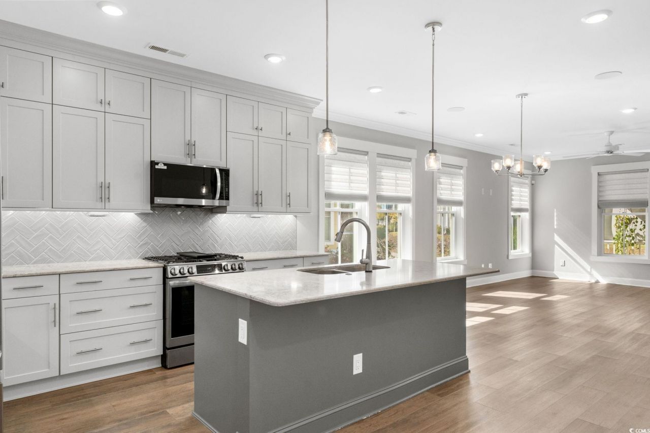 889 Hillmoore Ct. Photo 14