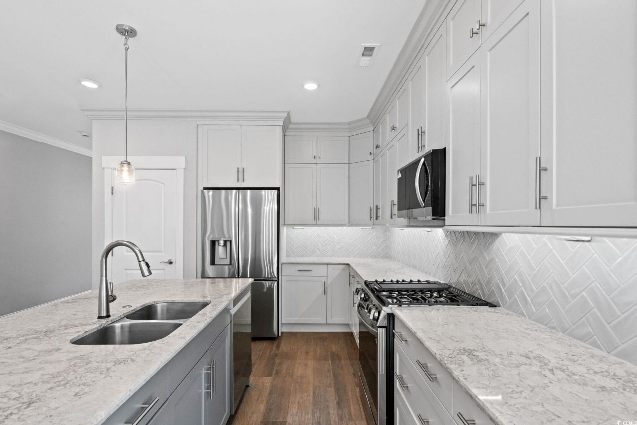 889 Hillmoore Ct. Photo 15