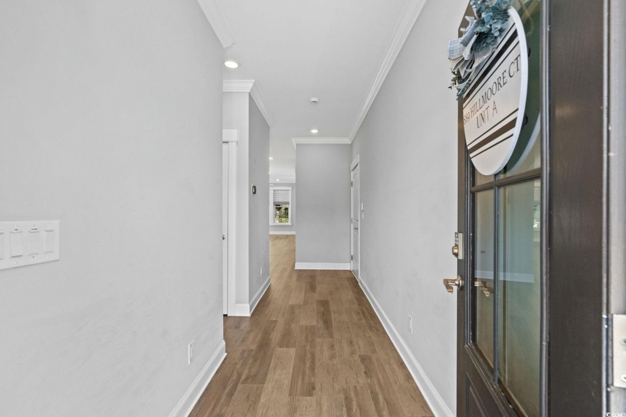 889 Hillmoore Ct. Photo 6