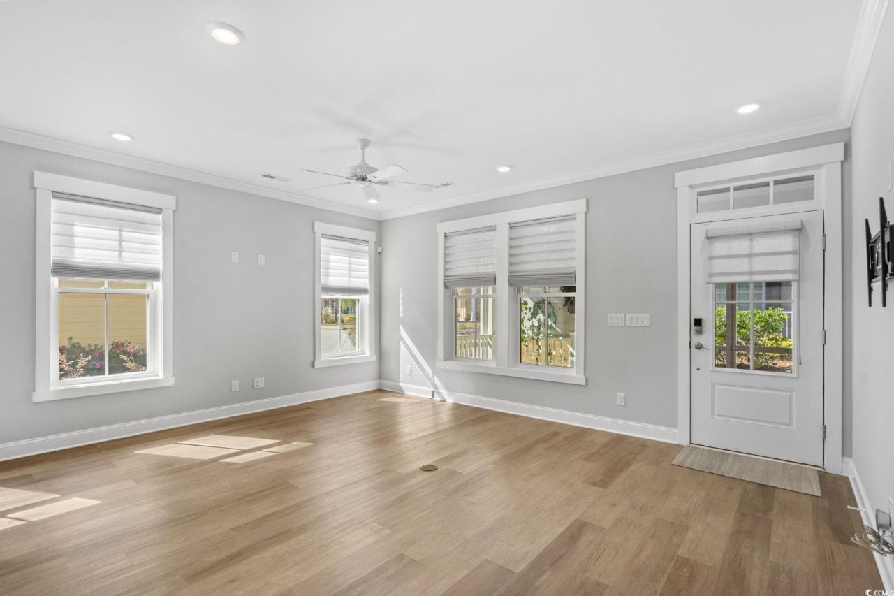 889 Hillmoore Ct. Photo 9