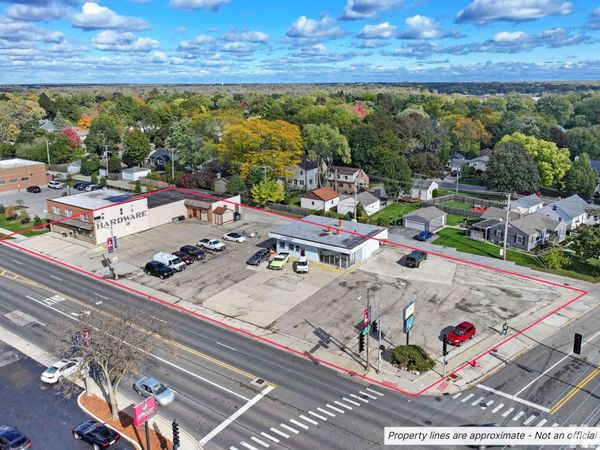 426 S Milwaukee Avenue, Libertyville, IL 60048