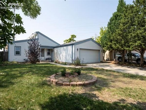14 Crested Hill Court, Pueblo, CO 81008