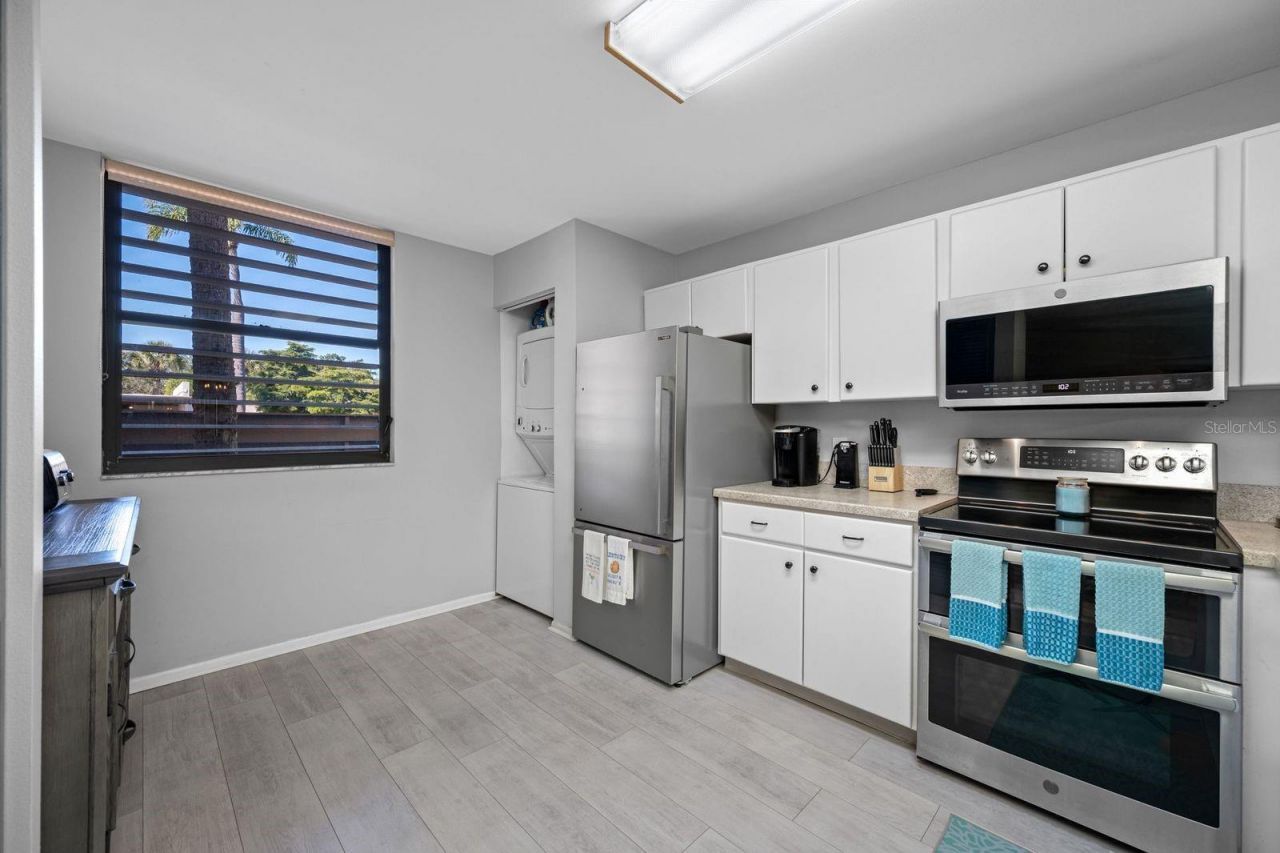 703 Oakview Drive, Unit 703, Bradenton, FL 34210 Photo