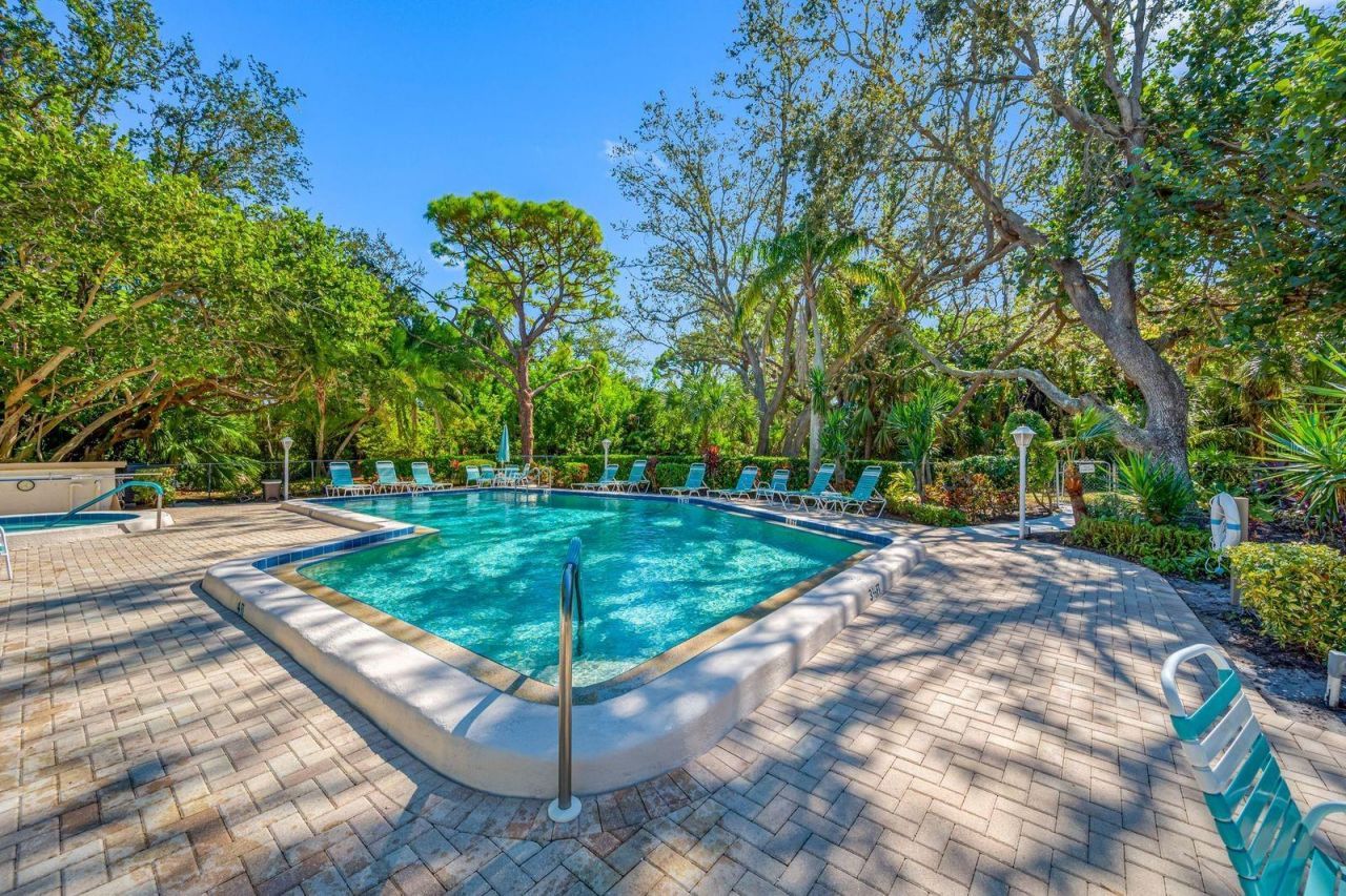 703 Oakview Drive, Unit 703, Bradenton, FL 34210 Photo