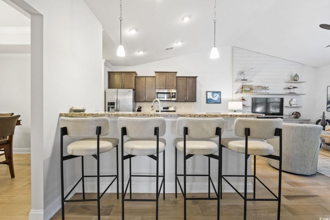 122 Parmelee Dr. Photo 6