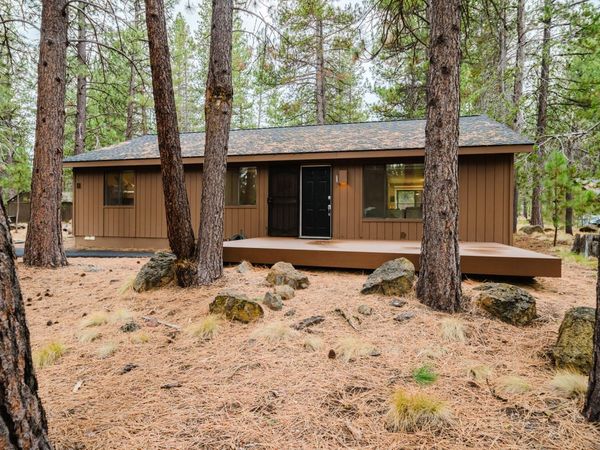 18015 Diamond Peak Lane, Unit 11, Sunriver, OR 97707