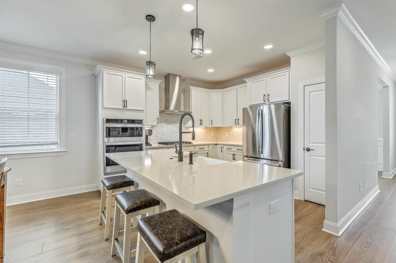 220 Old Grove Avenue Photo 11