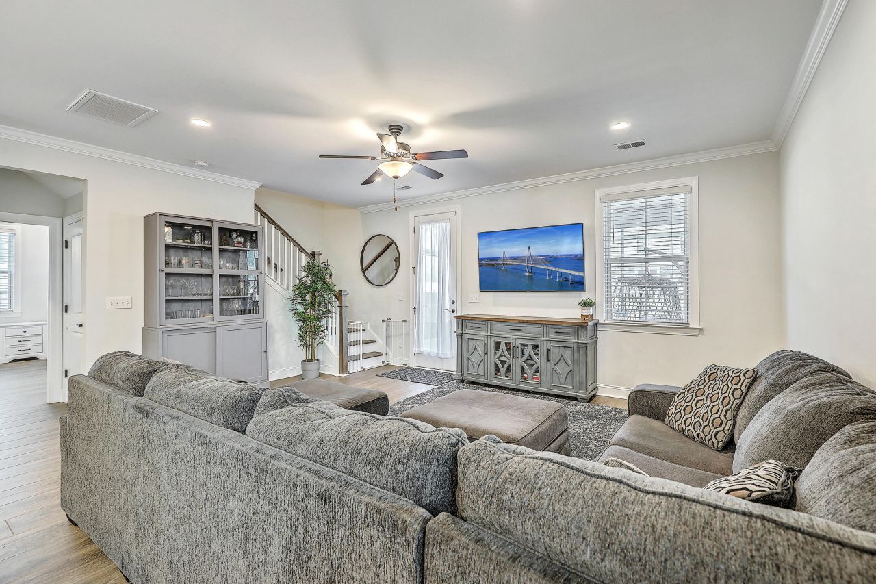 220 Old Grove Avenue Photo 15