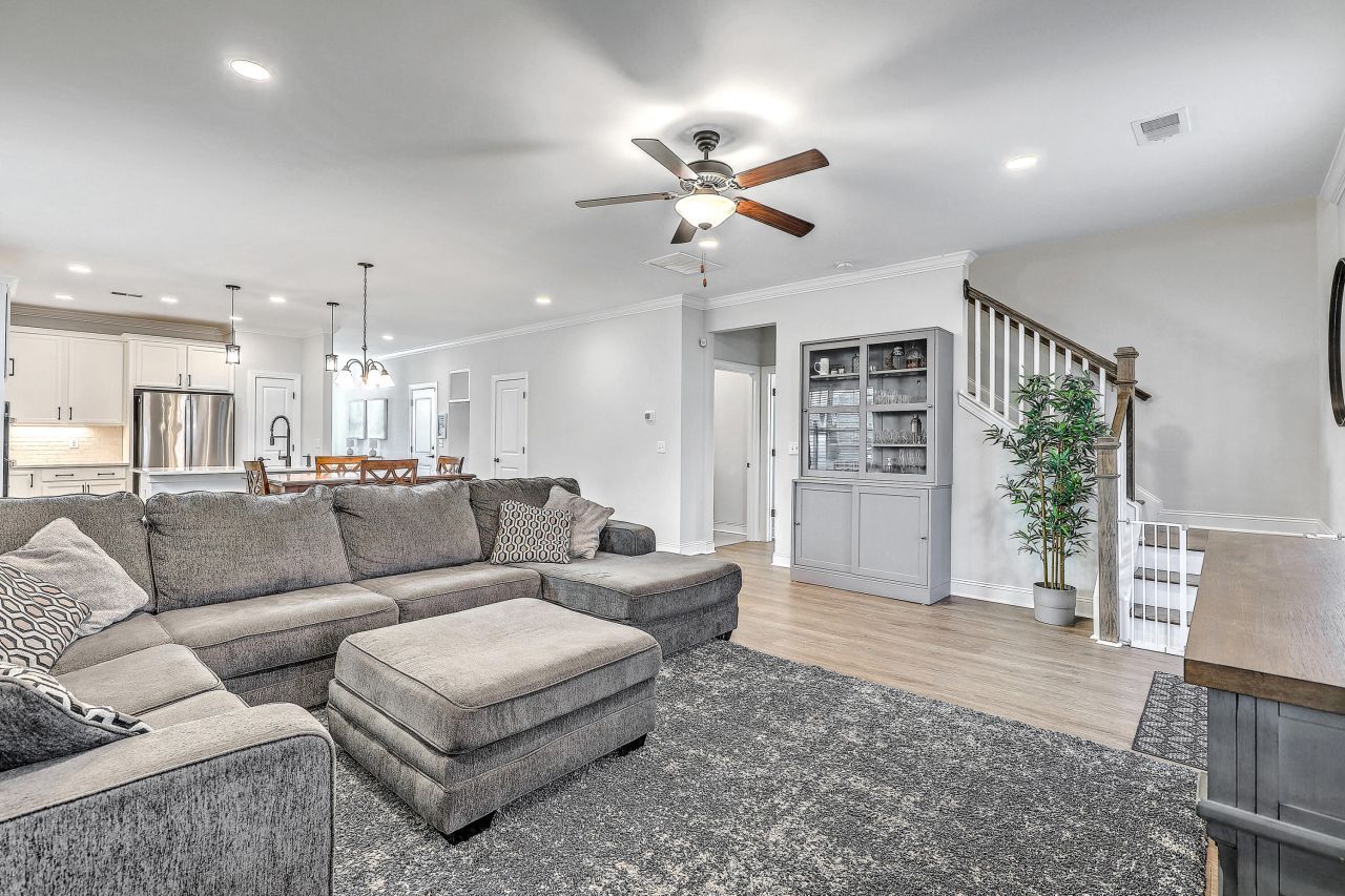 220 Old Grove Avenue Photo 16