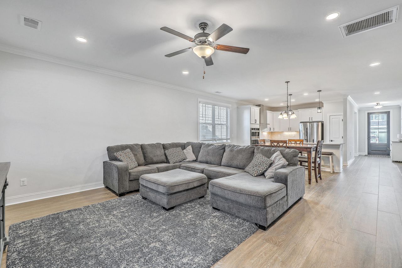 220 Old Grove Avenue Photo 17