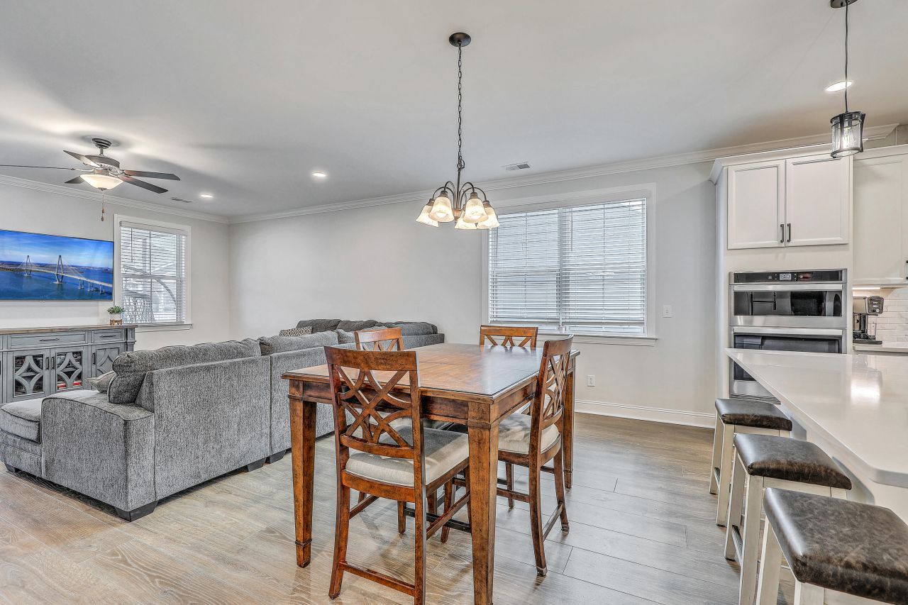 220 Old Grove Avenue Photo 18