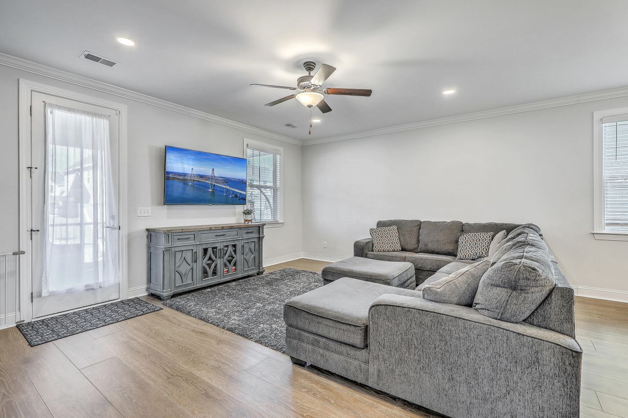 220 Old Grove Avenue Photo 20