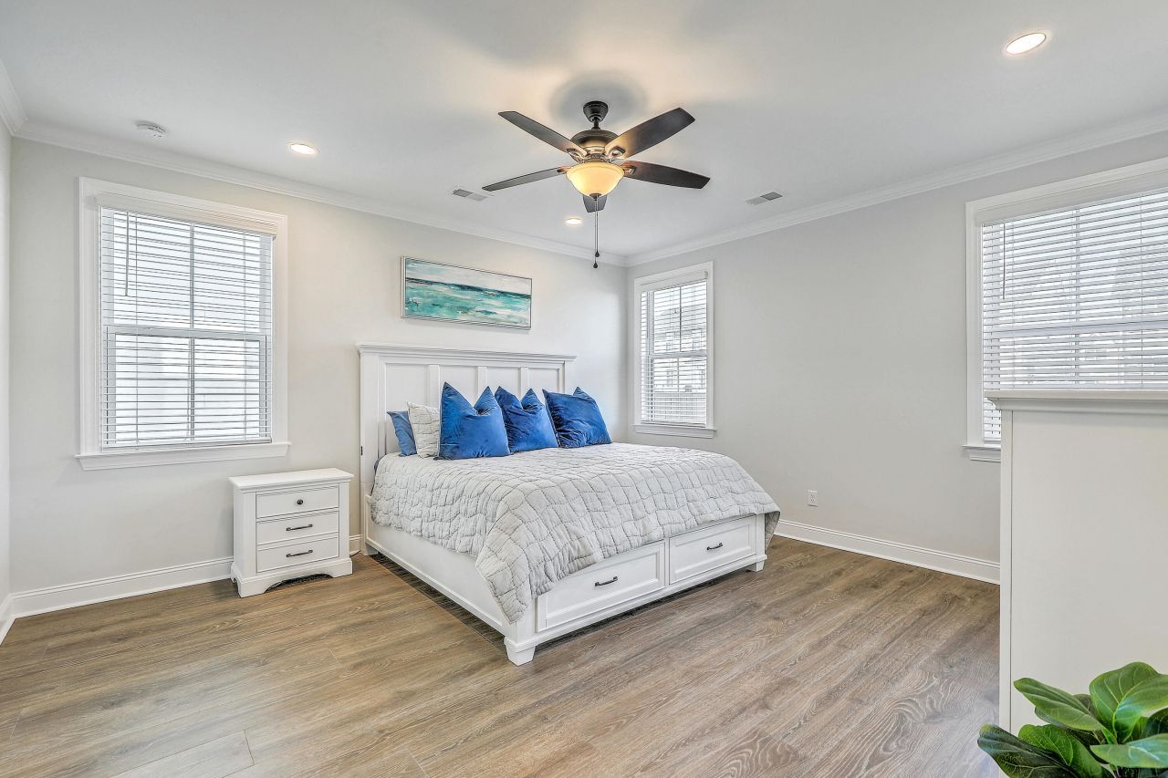 220 Old Grove Avenue Photo 23