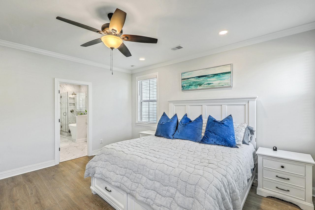 220 Old Grove Avenue Photo 32