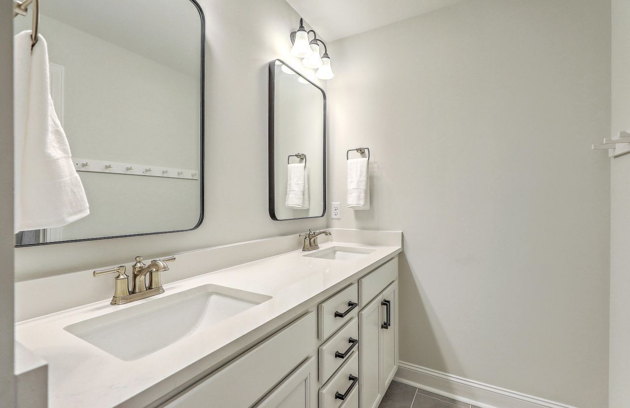 220 Old Grove Avenue Photo 33