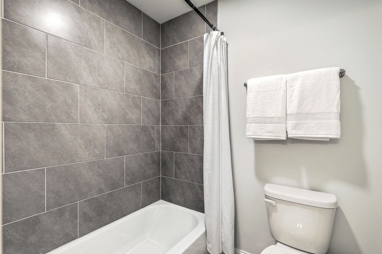 220 Old Grove Avenue Photo 34