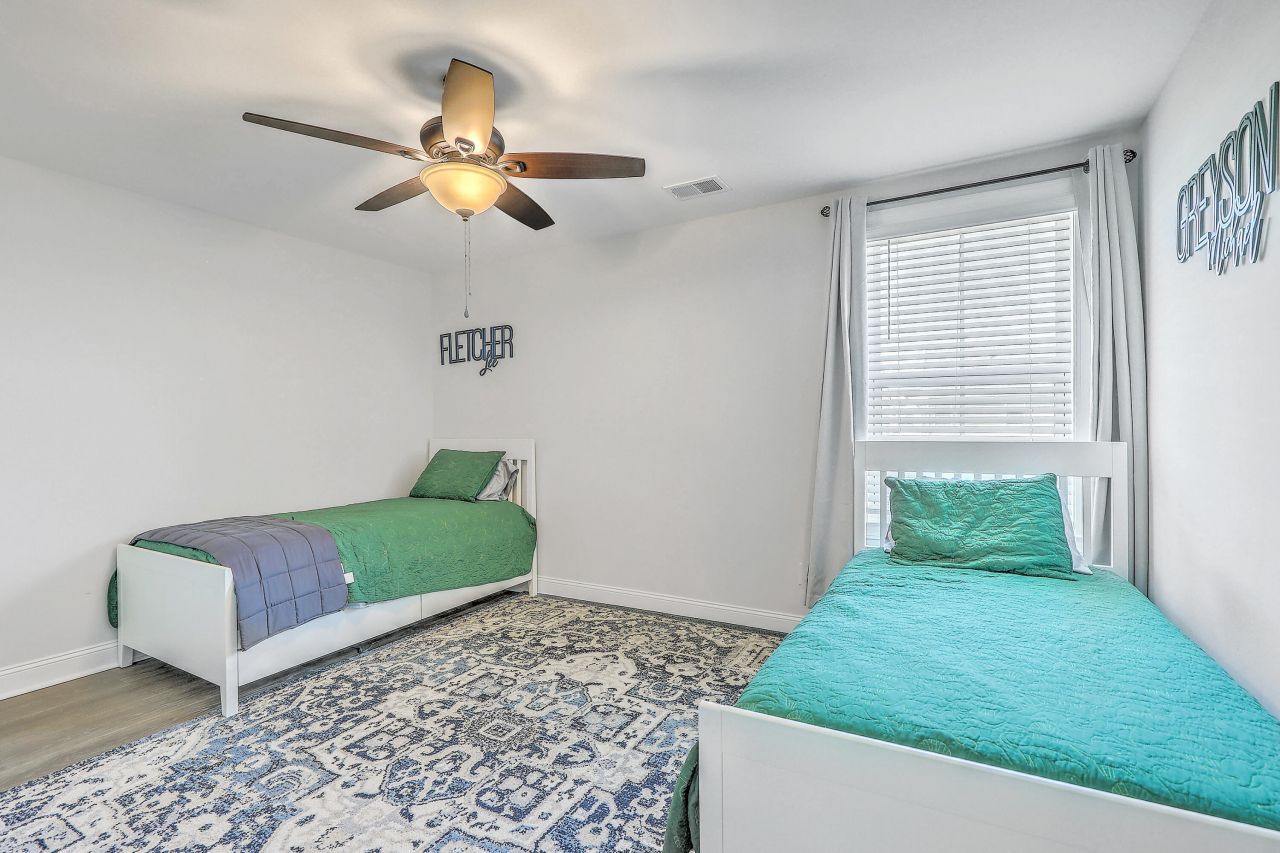 220 Old Grove Avenue Photo 35