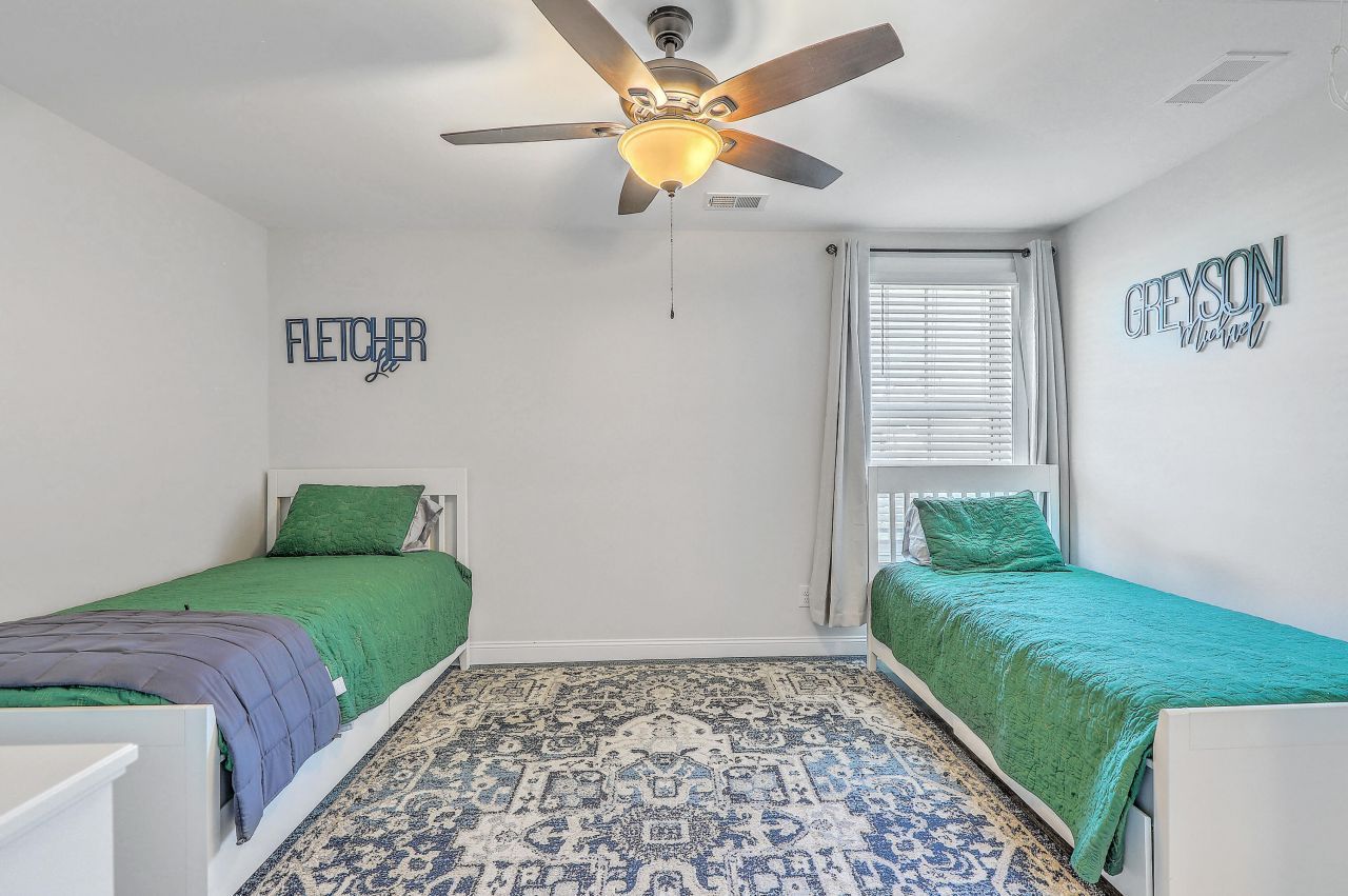 220 Old Grove Avenue Photo 36