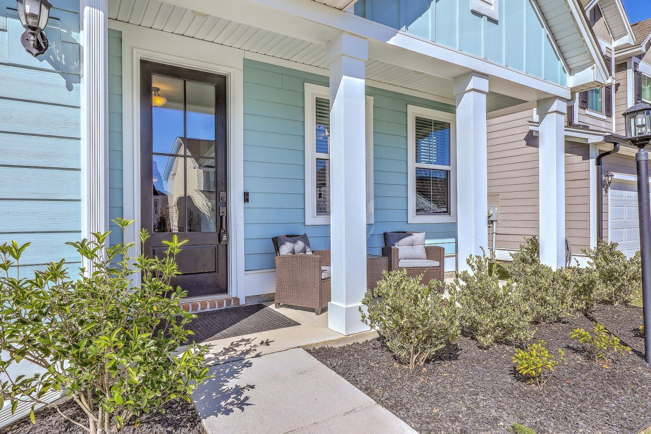 220 Old Grove Avenue Photo 4