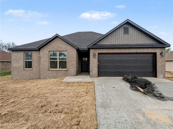 18 Hillswick Drive, Bella Vista, AR 72715