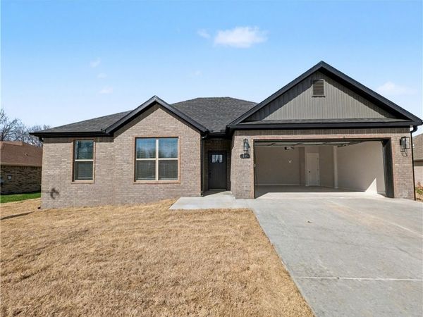 18 Hillswick Drive, Bella Vista, AR 72715