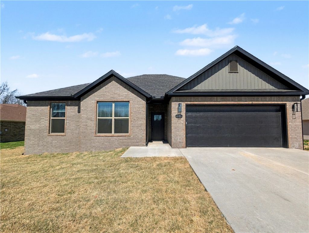 18 Hillswick Drive, Bella Vista, AR 72715 Main Photo