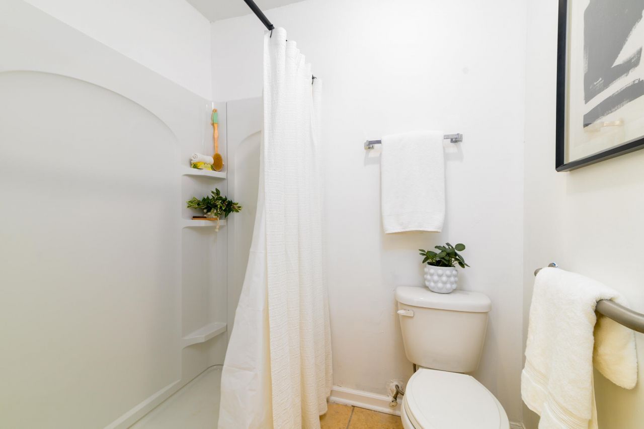 1402 Camp Road Photo 15