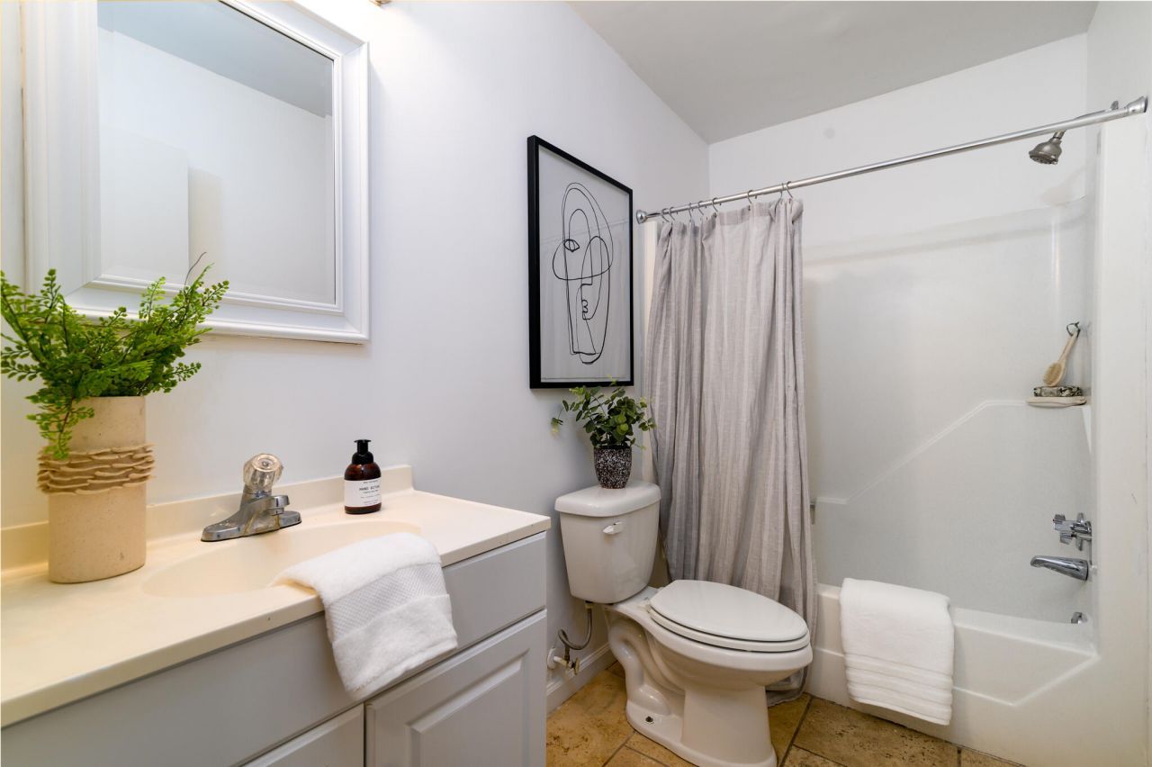 1402 Camp Road Photo 16