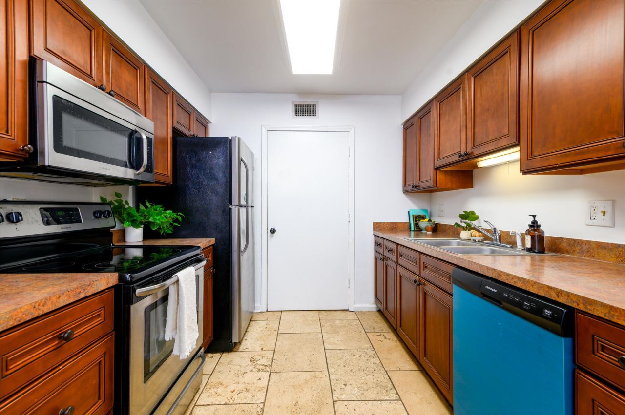 1402 Camp Road Photo 5