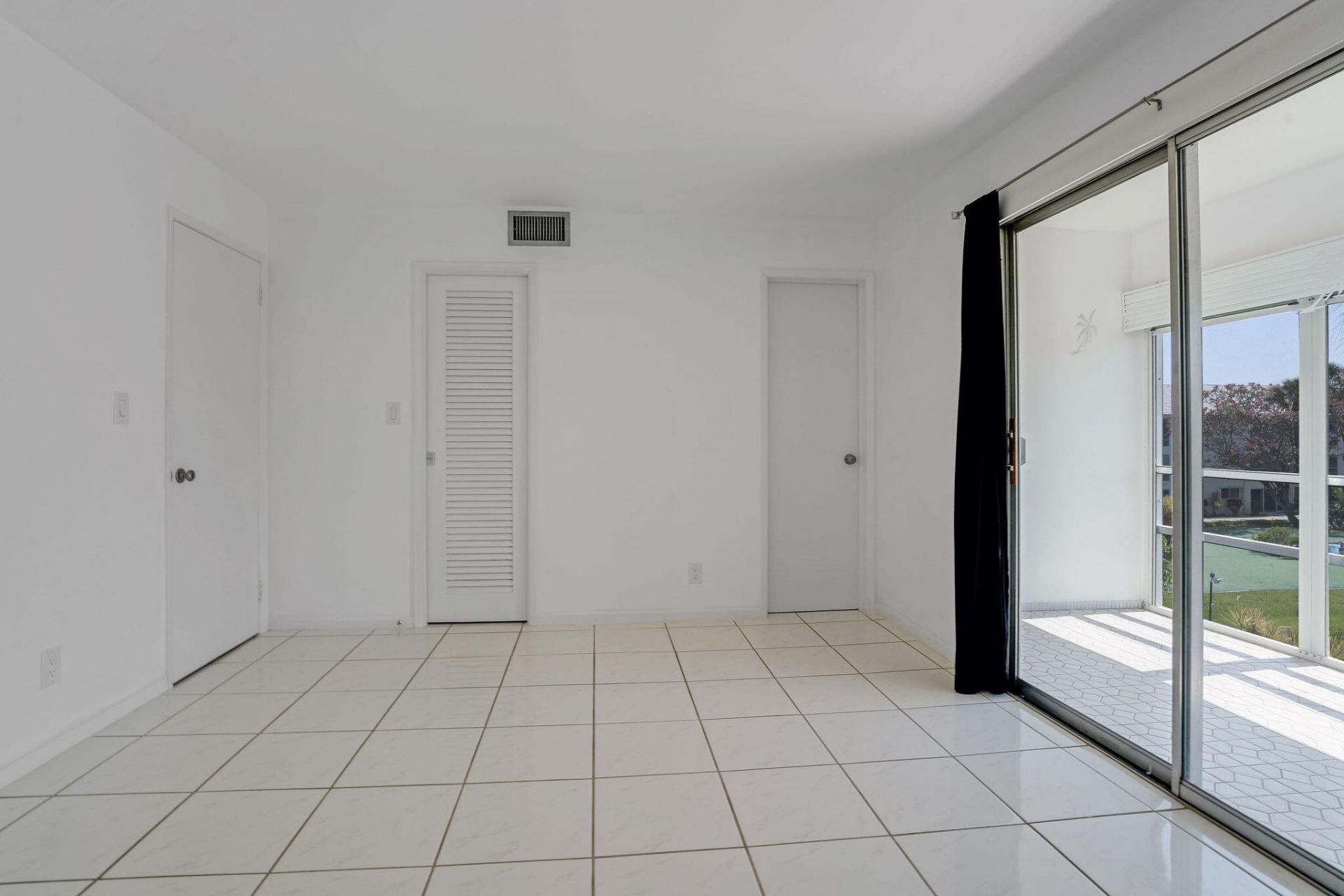 2050 NE 39th Street, Unit E307, Lighthouse Point, FL 33064 Photo