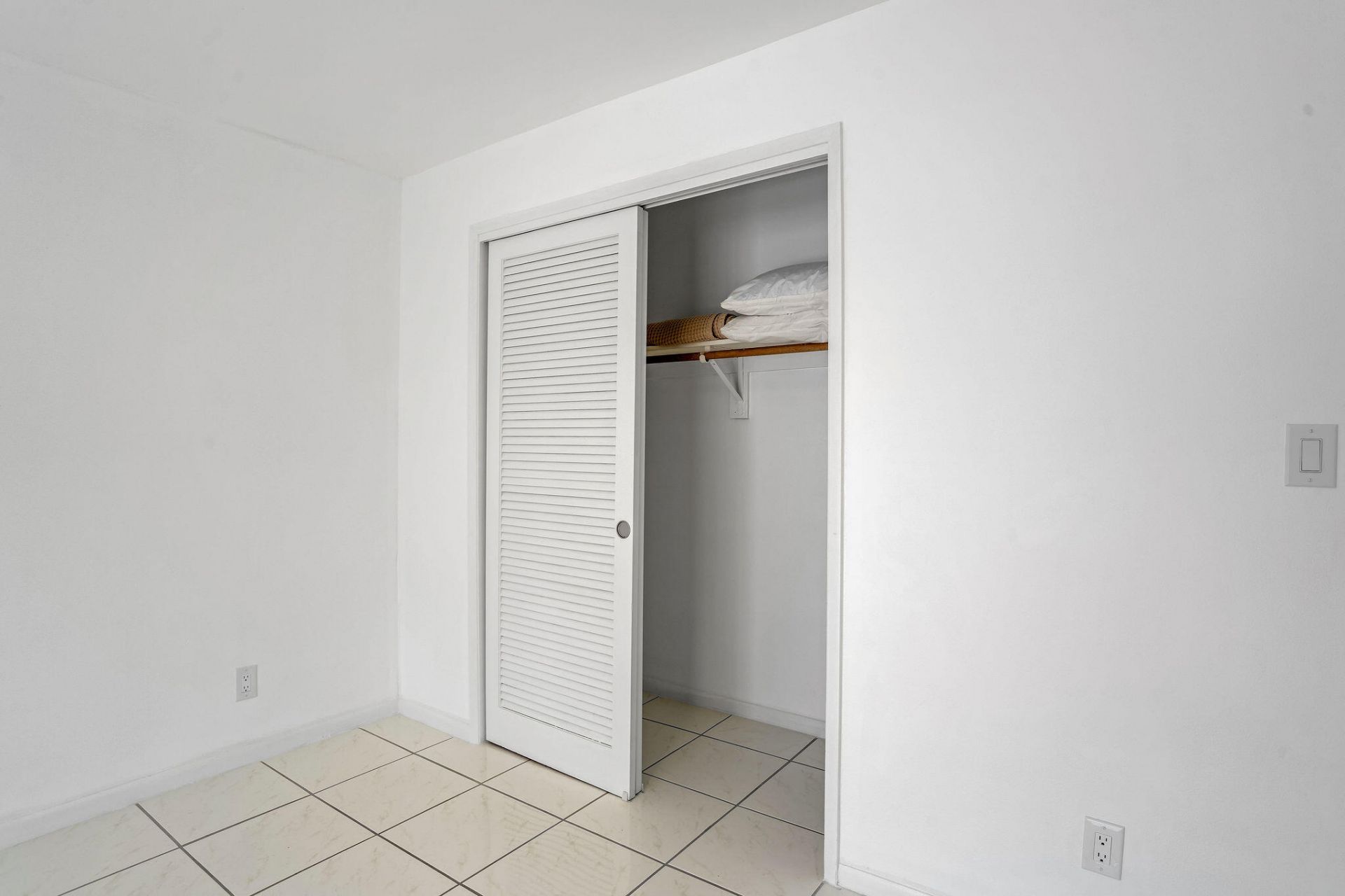 2050 NE 39th Street, Unit E307, Lighthouse Point, FL 33064 Photo