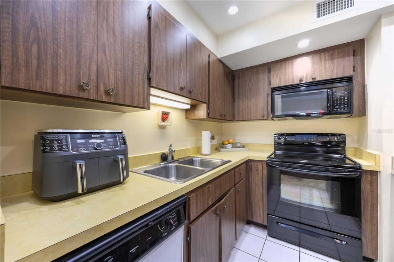 4885 Rilma Avenue, Unit 131, Sarasota, FL 34234 Photo