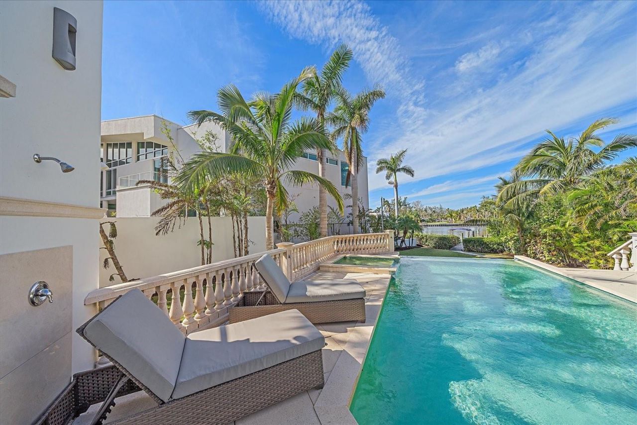 4136 Roberts Point Circle, Sarasota, FL 34242 Photo