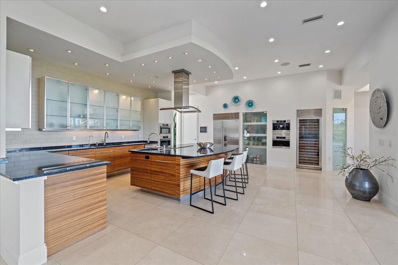 4136 Roberts Point Circle, Sarasota, FL 34242 Photo