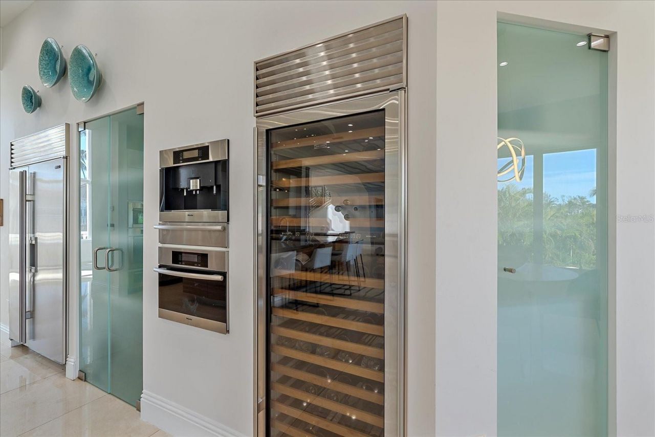4136 Roberts Point Circle, Sarasota, FL 34242 Photo