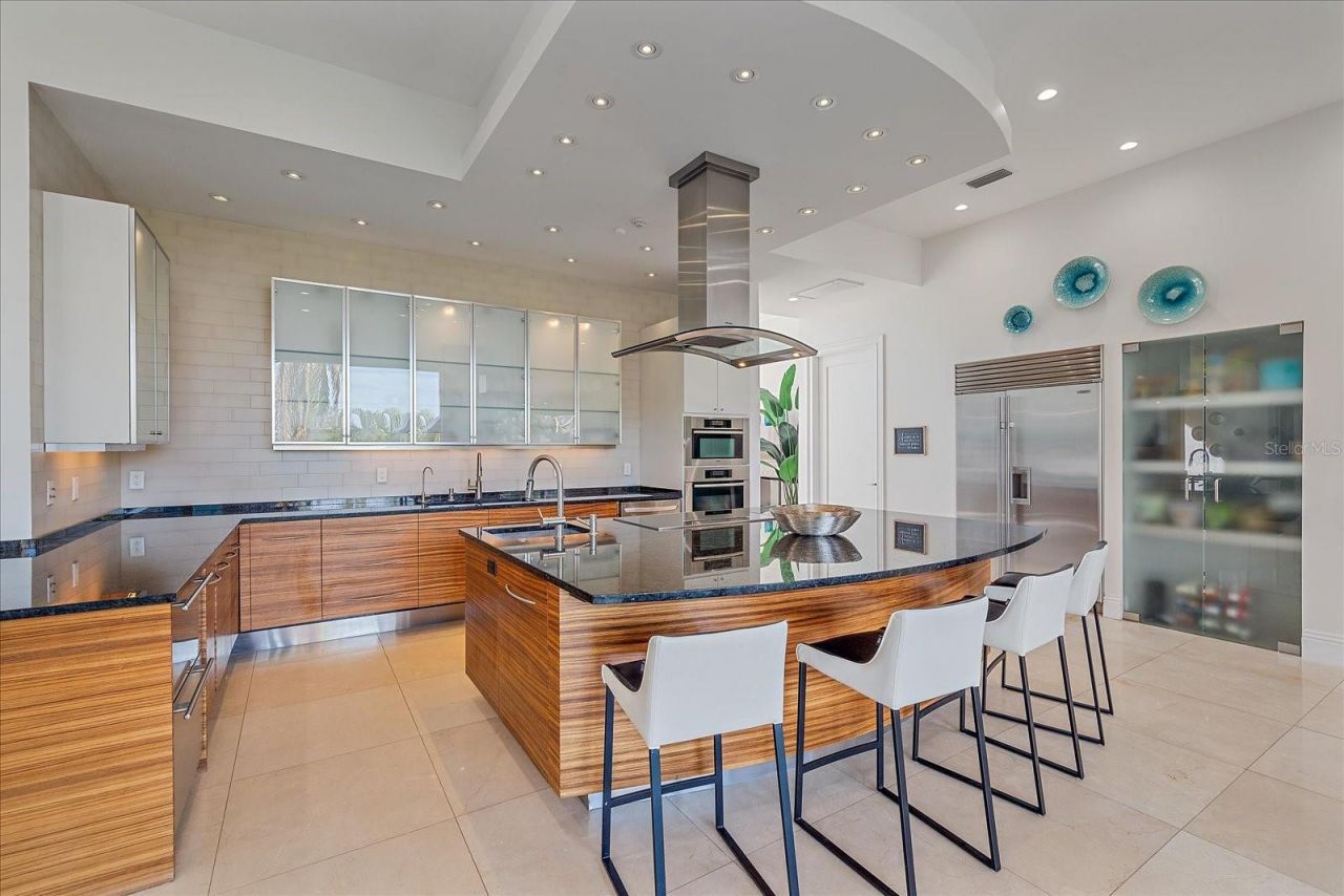 4136 Roberts Point Circle, Sarasota, FL 34242 Photo