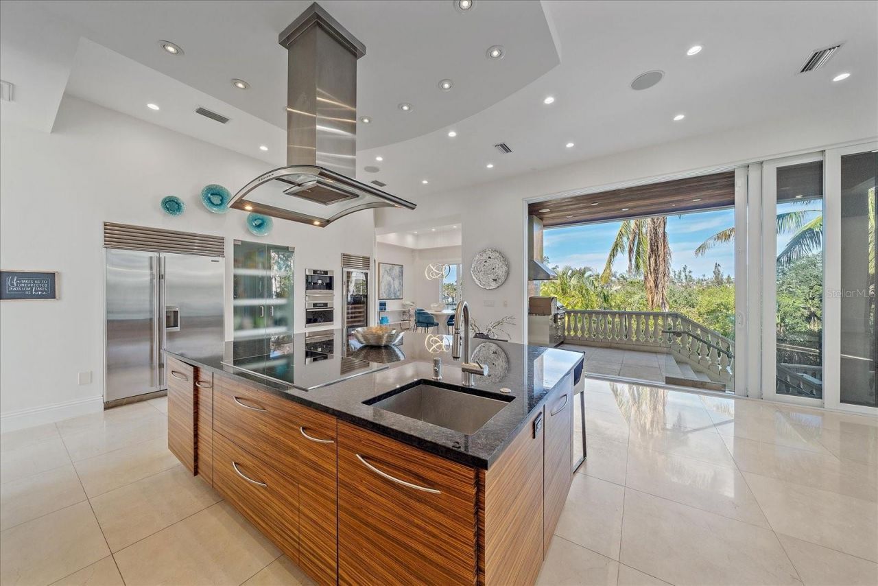 4136 Roberts Point Circle, Sarasota, FL 34242 Photo