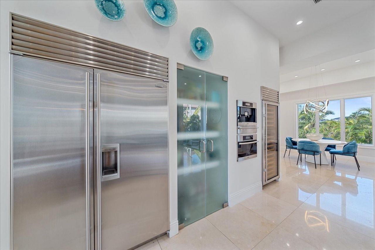 4136 Roberts Point Circle, Sarasota, FL 34242 Photo