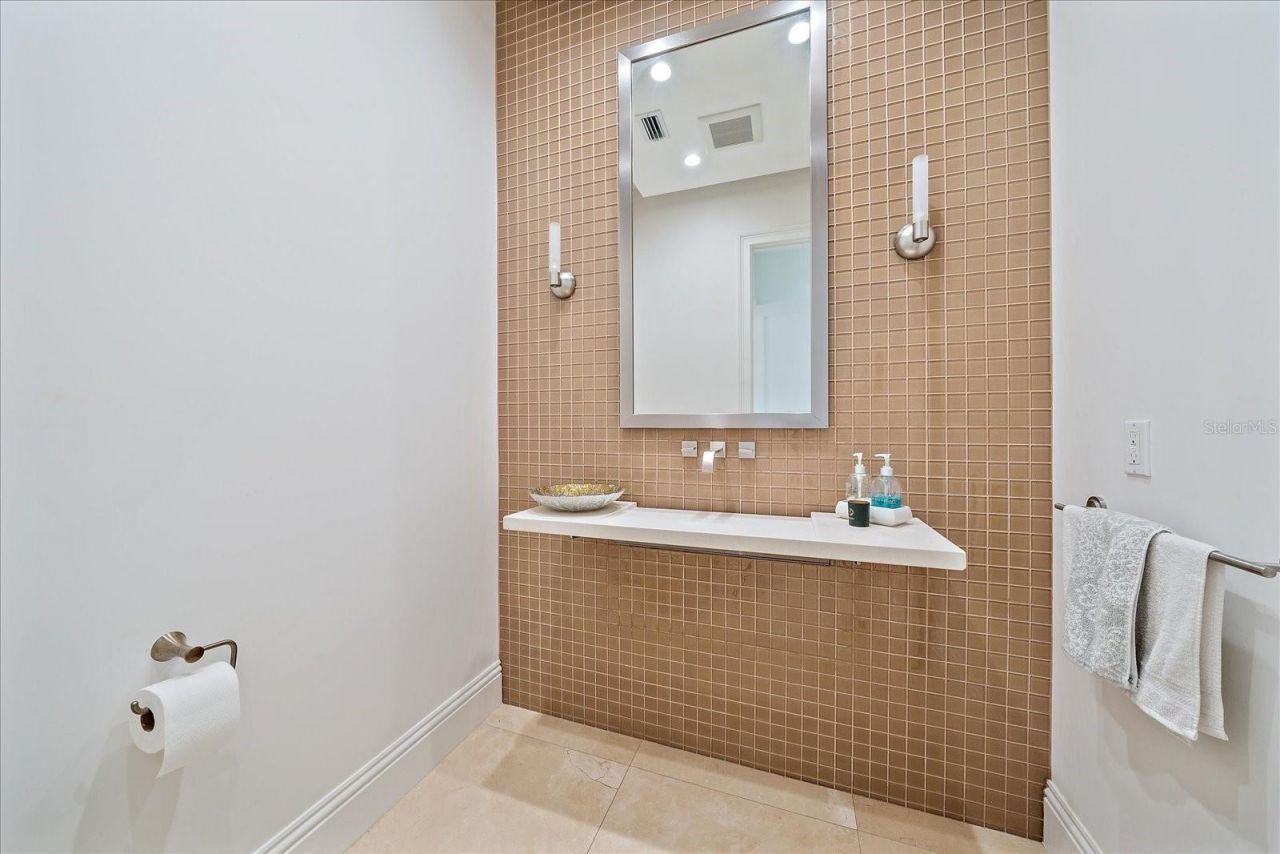 4136 Roberts Point Circle, Sarasota, FL 34242 Photo