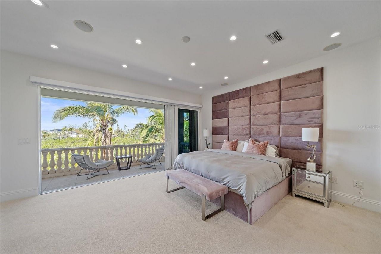 4136 Roberts Point Circle, Sarasota, FL 34242 Photo