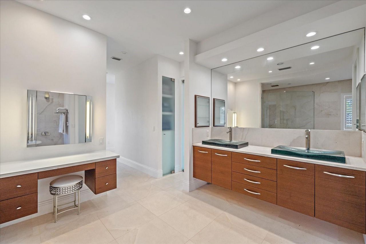 4136 Roberts Point Circle, Sarasota, FL 34242 Photo