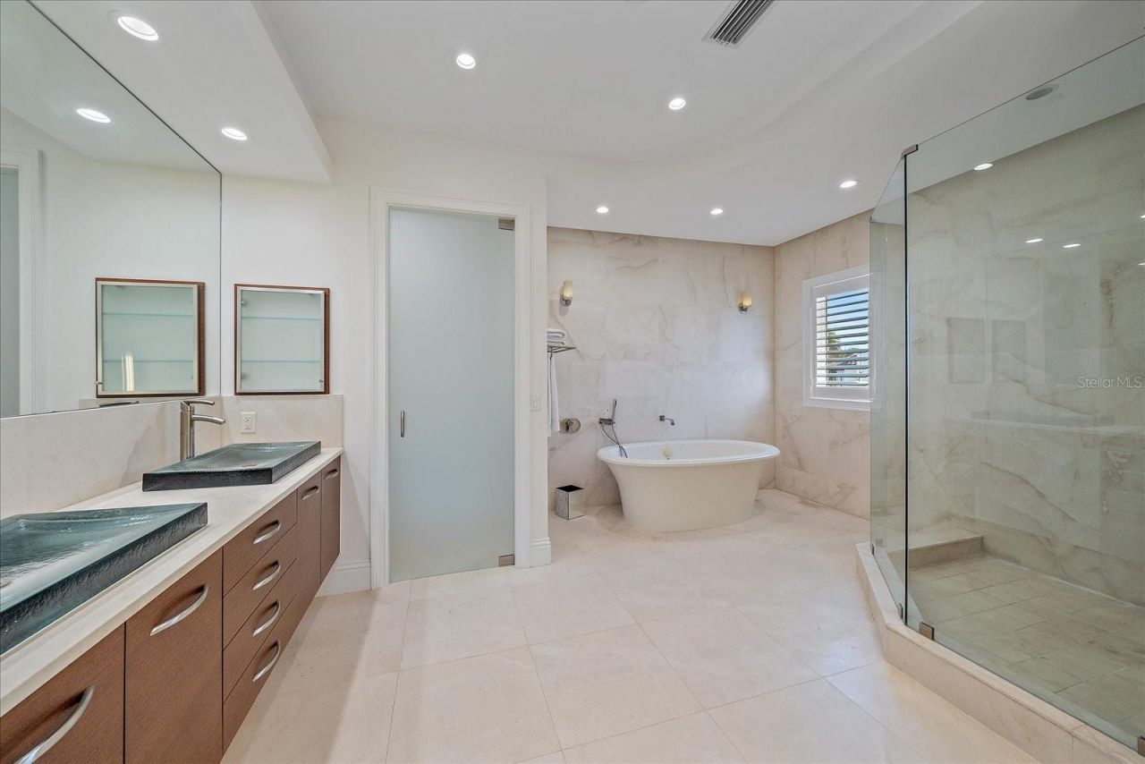 4136 Roberts Point Circle, Sarasota, FL 34242 Photo