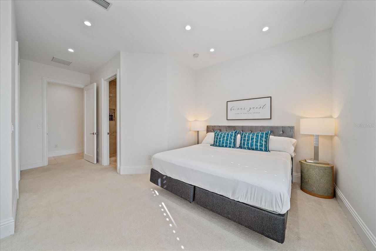4136 Roberts Point Circle, Sarasota, FL 34242 Photo