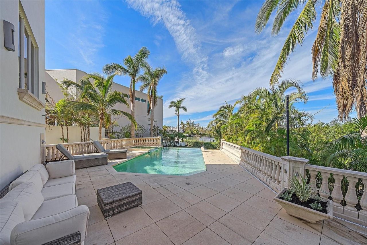 4136 Roberts Point Circle, Sarasota, FL 34242 Photo
