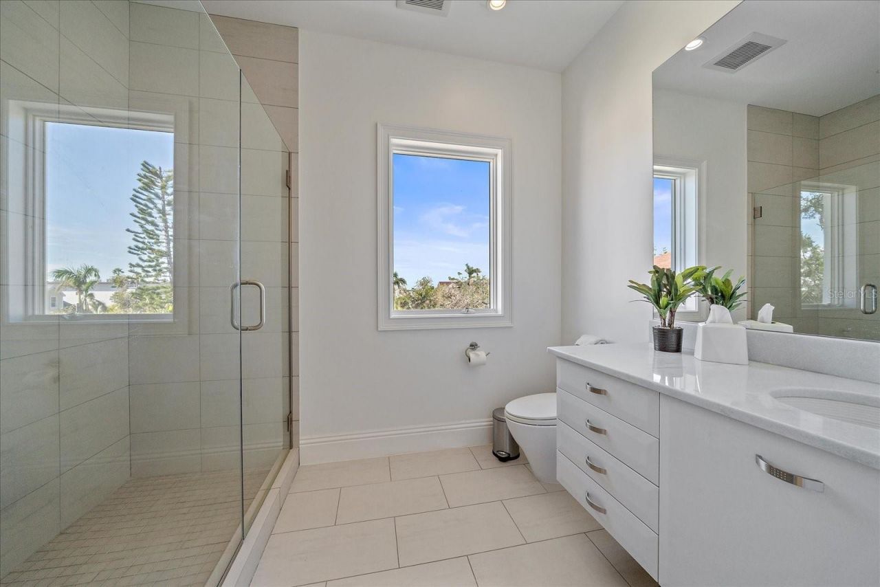 4136 Roberts Point Circle, Sarasota, FL 34242 Photo