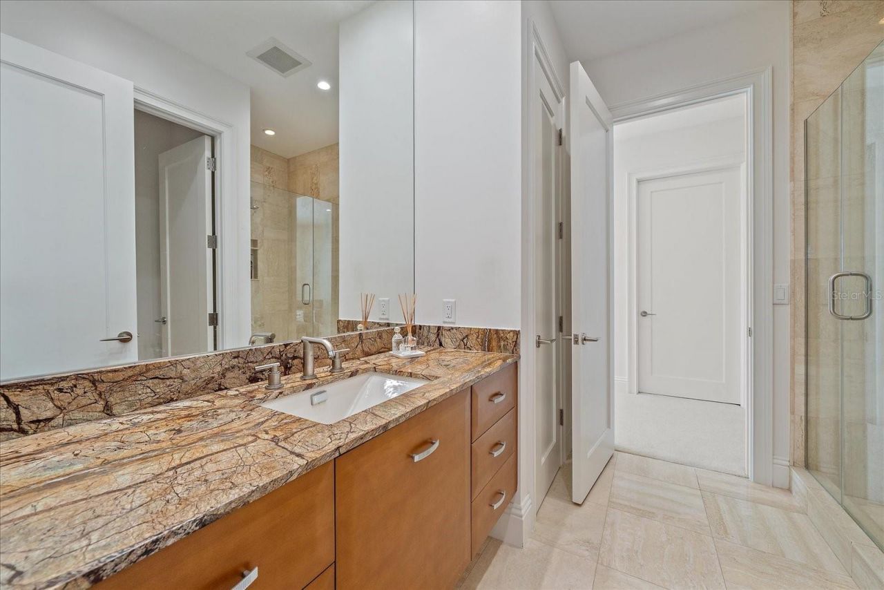 4136 Roberts Point Circle, Sarasota, FL 34242 Photo