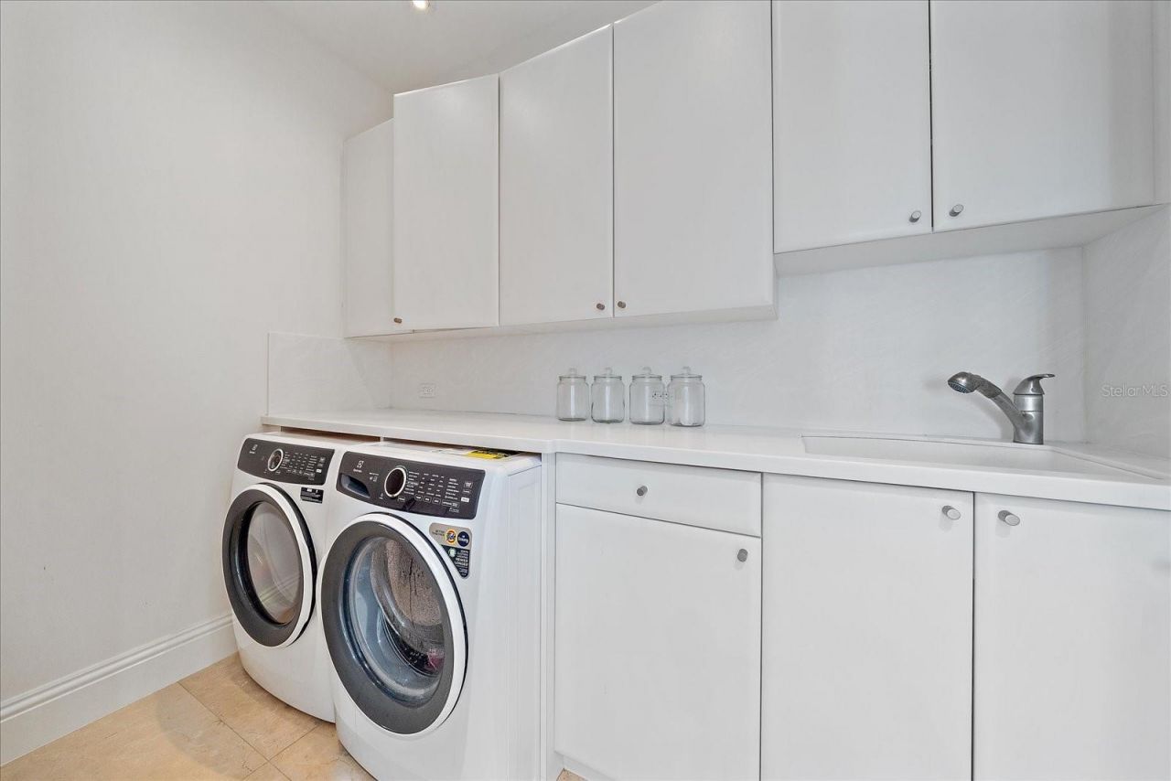 4136 Roberts Point Circle, Sarasota, FL 34242 Photo
